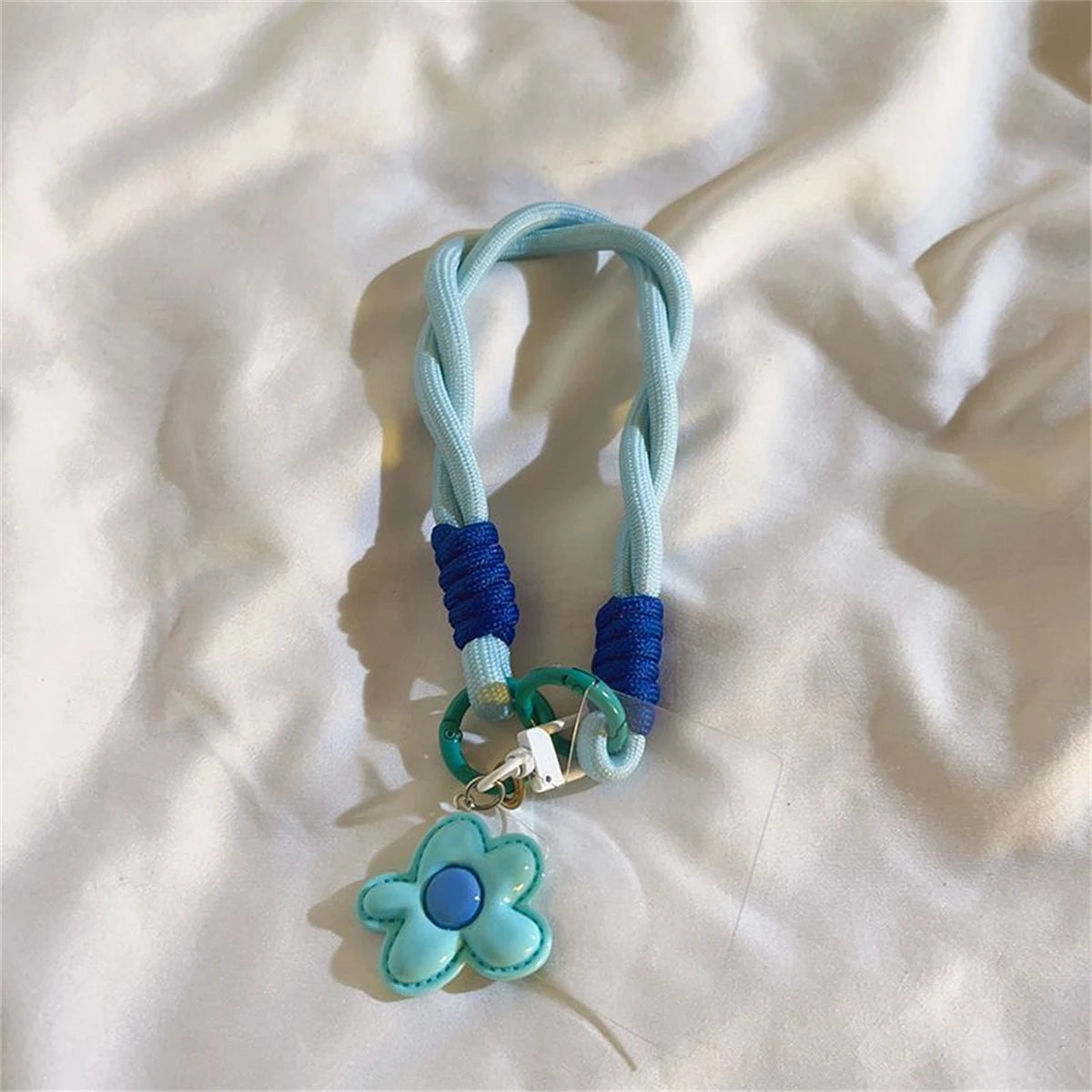 🎀 Correa con flor de cuero – Lanyard con cadena y anillo, parche desmontable para celular