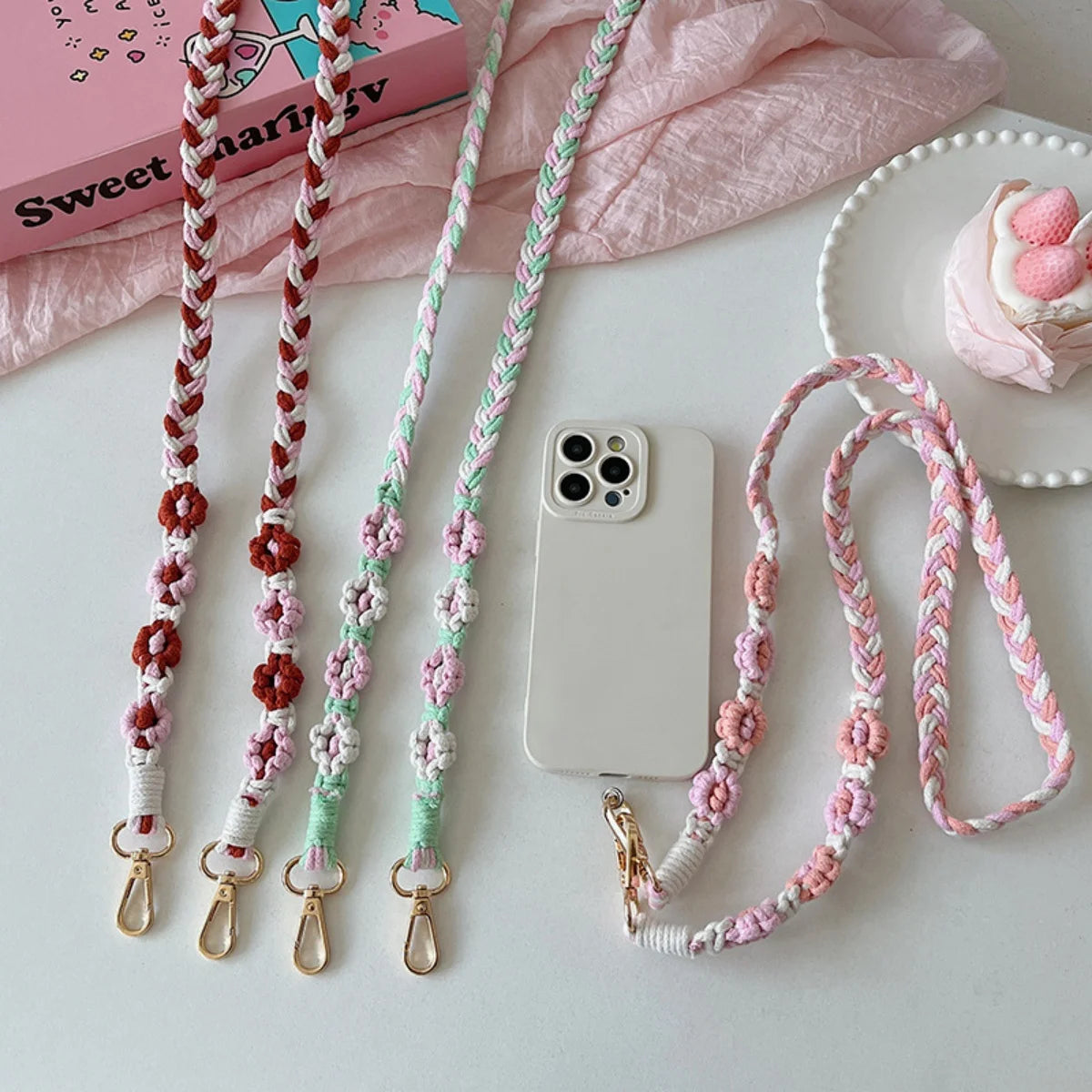 🎀 Lanyard con flor tejida – Correa cruzada cute con parche reemplazable y llavero