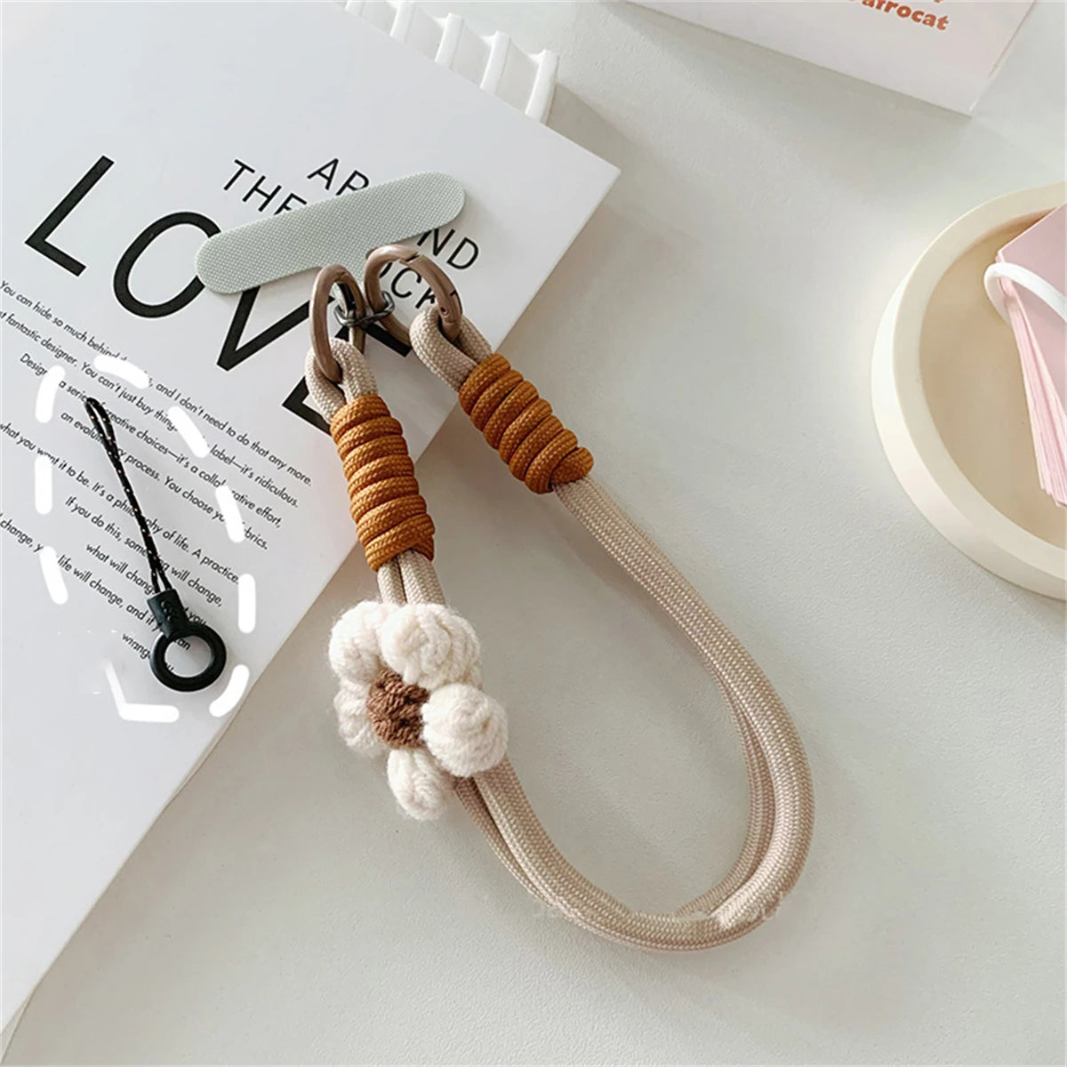 🎀 Lanyard con flor tejida 3D – Correa de cuerda trenzada para celular y llavero, estilo DIY cute