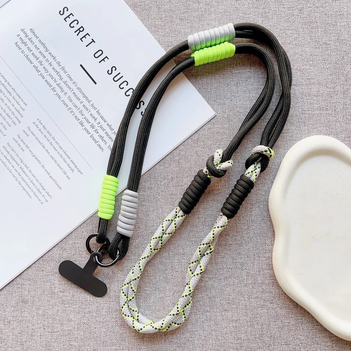 🎀 Lanyard Cute Bicolor – Correa cruzada de exterior para celular con clip, anti pérdida, con estilo moderno y femenino