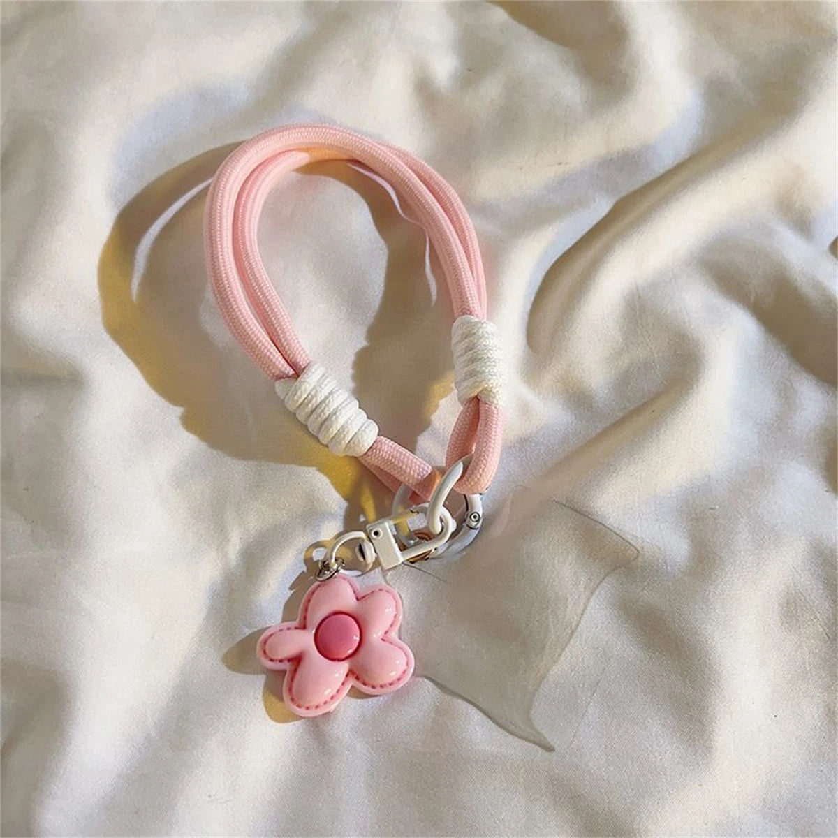 🎀 Correa con flor de cuero – Lanyard con cadena y anillo, parche desmontable para celular
