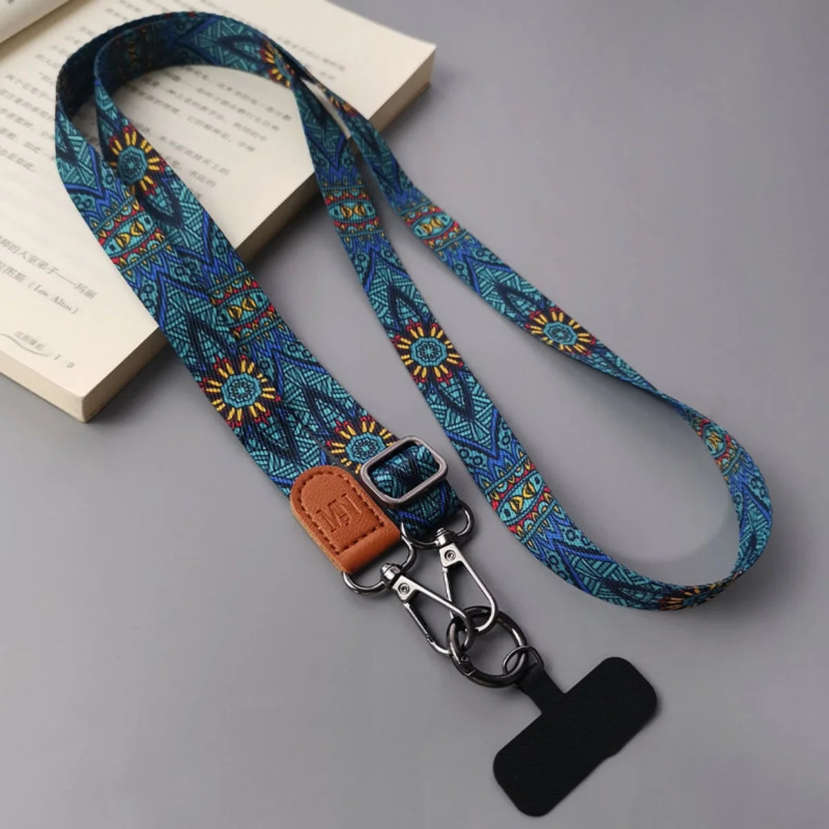 🎀 Lanyard Retro Totem – Cinta para el cuello con diseño tribal, ideal para llaves, USB, celular o gafete, regalo especial