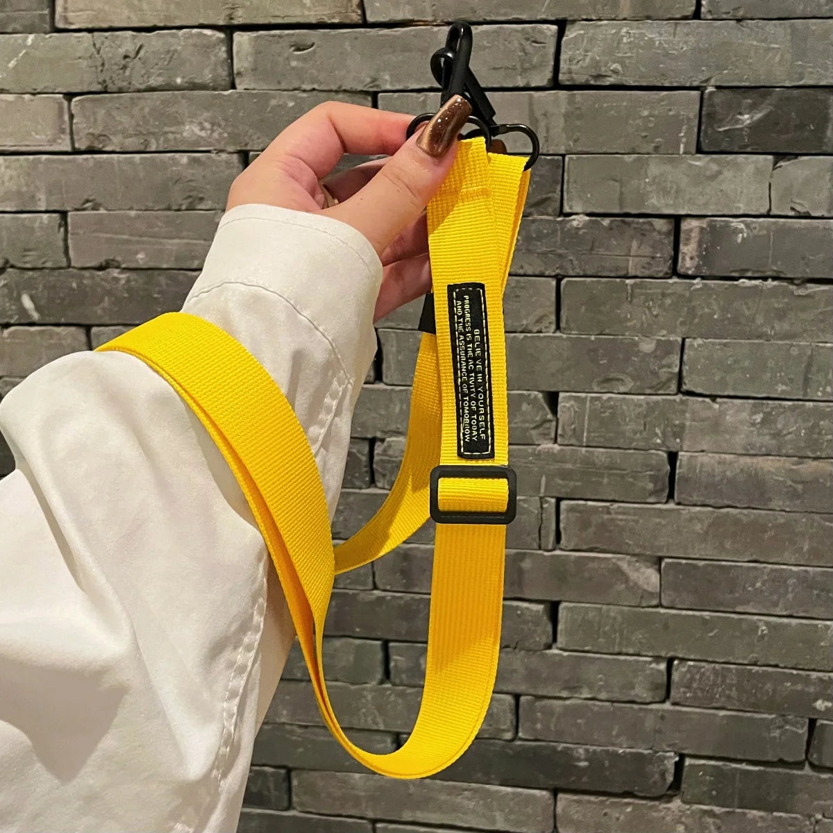 🎀 Lanyard largo cruzado elegante – Correa ajustable para cuello con diseño anticaída