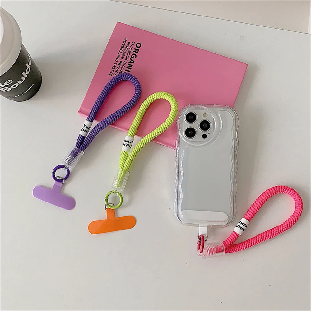 🎀 Lanyard Trenzado Estiloso – Correa con cadena, anillo y parche desmontable para sujetar el celular con glamour