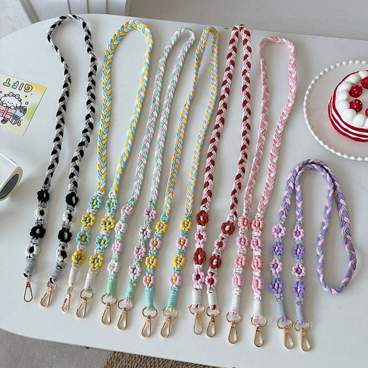 🎀 Lanyard con flor tejida – Correa cruzada cute con parche reemplazable y llavero