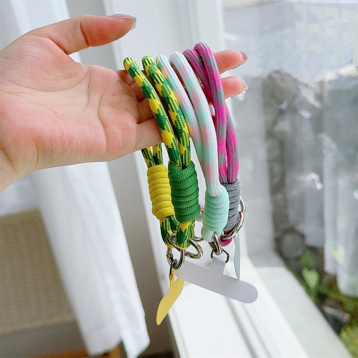 🎀 Lanyard con diseño en cuadrícula – Cuerda trenzada fuerte para muñeca, decoración anticaída