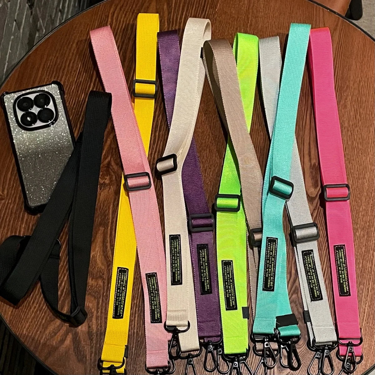 🎀 Lanyard largo cruzado elegante – Correa ajustable para cuello con diseño anticaída