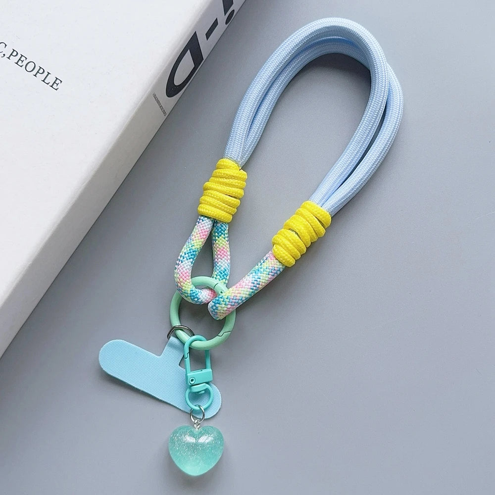 🎀 Correa Trenzada con Corazón – Lanyard con cadena colgante, anillo y parche desmontable, ideal para celular, lindo y práctico