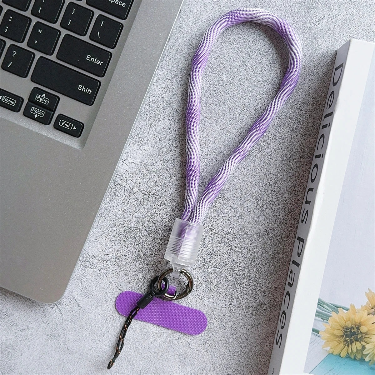 🎀 Pulsera Camuflaje con Raya – Lanyard colorido con diseño militar moderno, anti pérdida, compatible con Samsung e iPhone