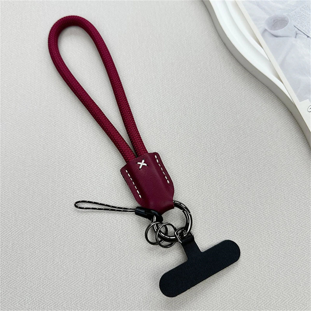 🎀 Lanyard Corto de Nylon y Cuero – Pulsera trenzada anticaídas con clip, cuerda decorativa para funda de celular