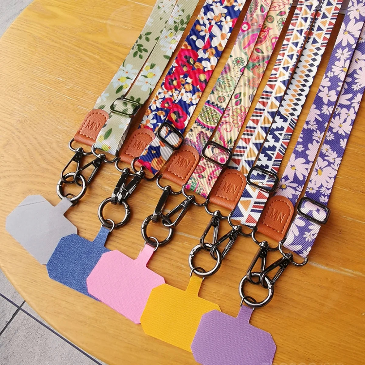 🎀 Lanyard floral – Cuerda para cuello con diseño de plantas, llavero, charm USB y accesorio de regalo