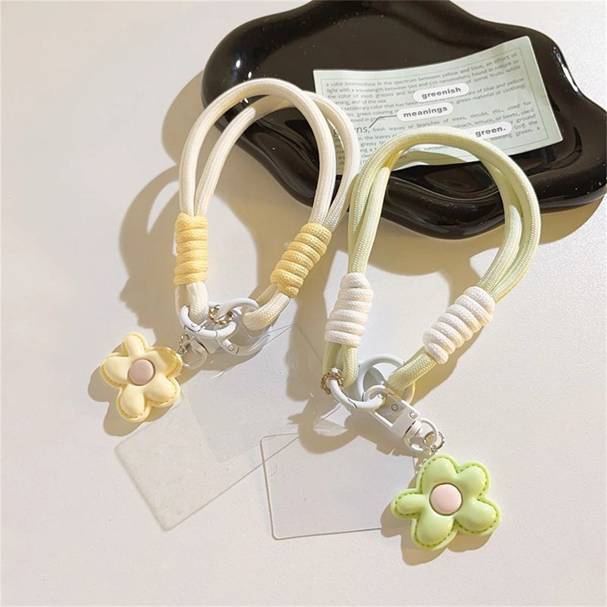 🎀 Correa con flor de cuero – Lanyard con cadena y anillo, parche desmontable para celular