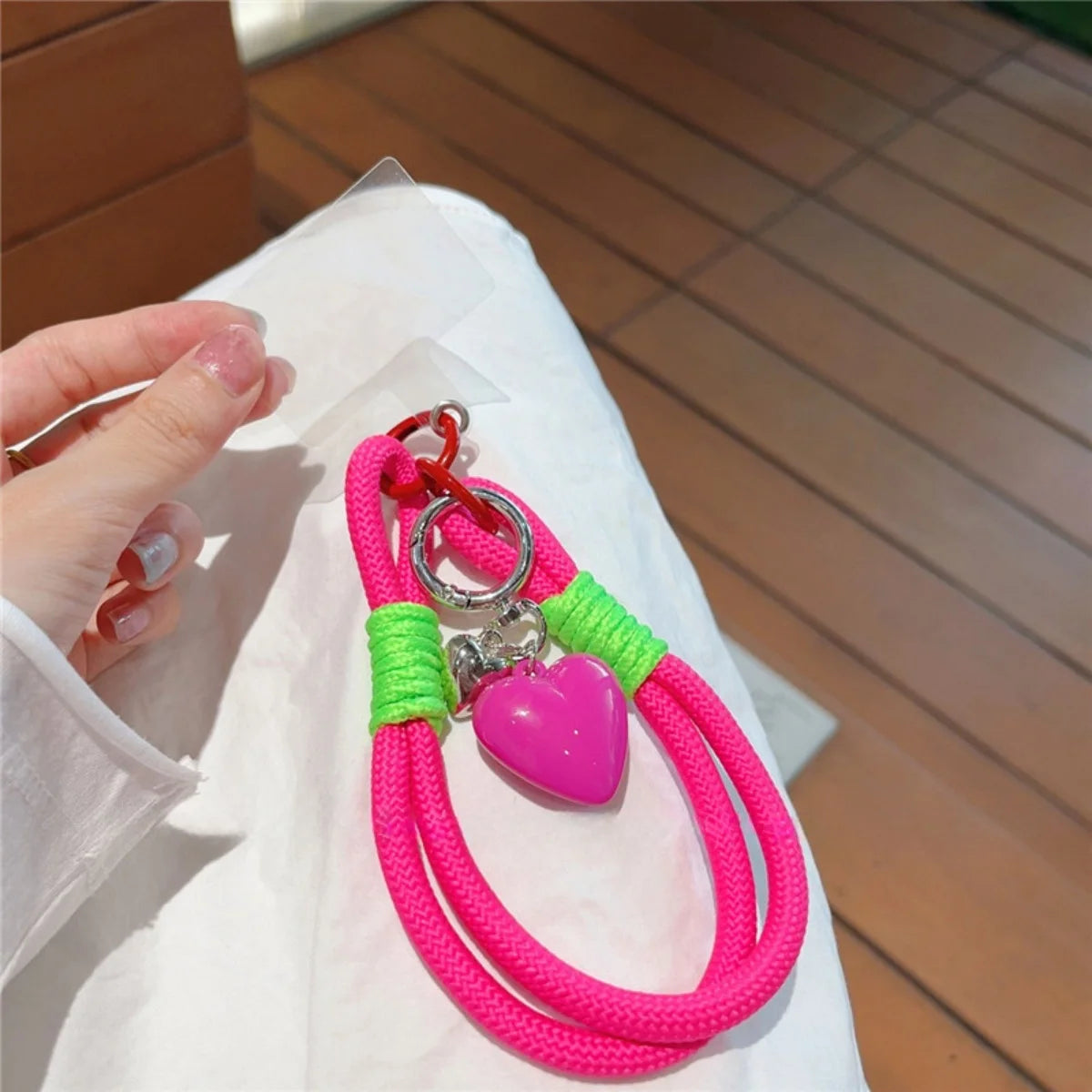 🎀 Lanyard con corazón 3D – Correa tejida con charm para celular o bolso, estilo coreano