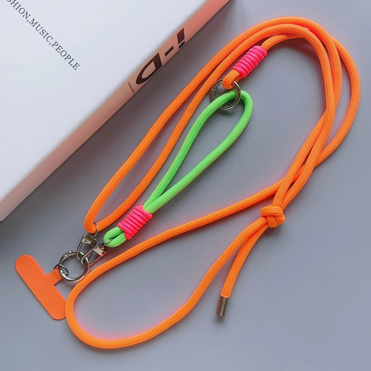 🎀 Lanyard de Telar Colorido – Correa deportiva y de moda para celular, diseño largo con colgante y estilo vibrante