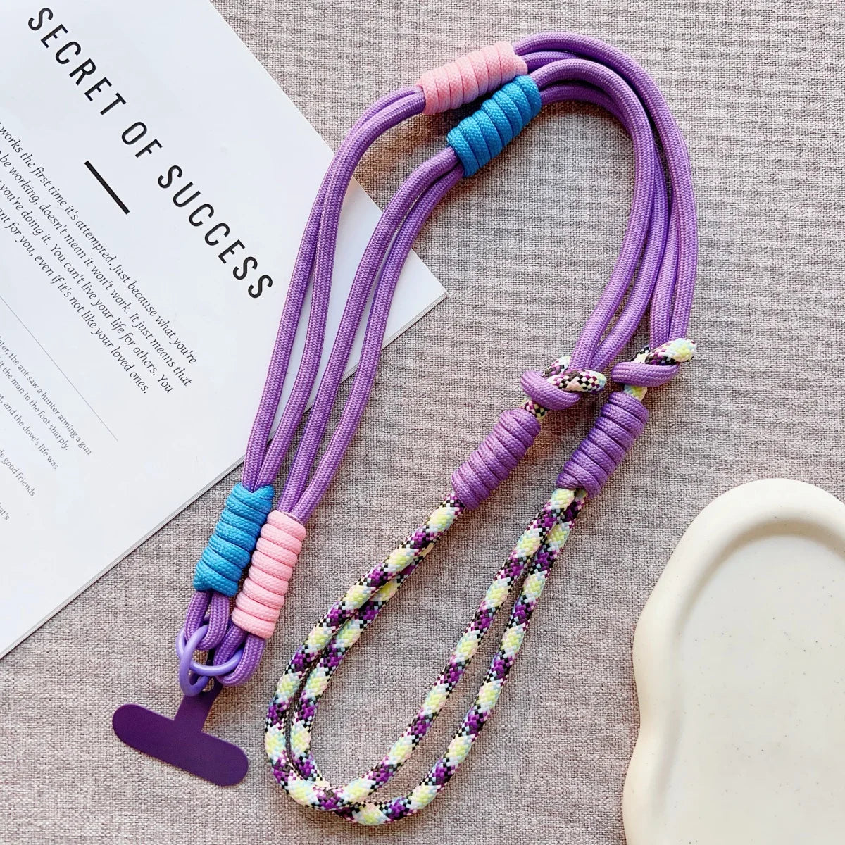 🎀 Lanyard Cute Bicolor – Correa cruzada de exterior para celular con clip, anti pérdida, con estilo moderno y femenino