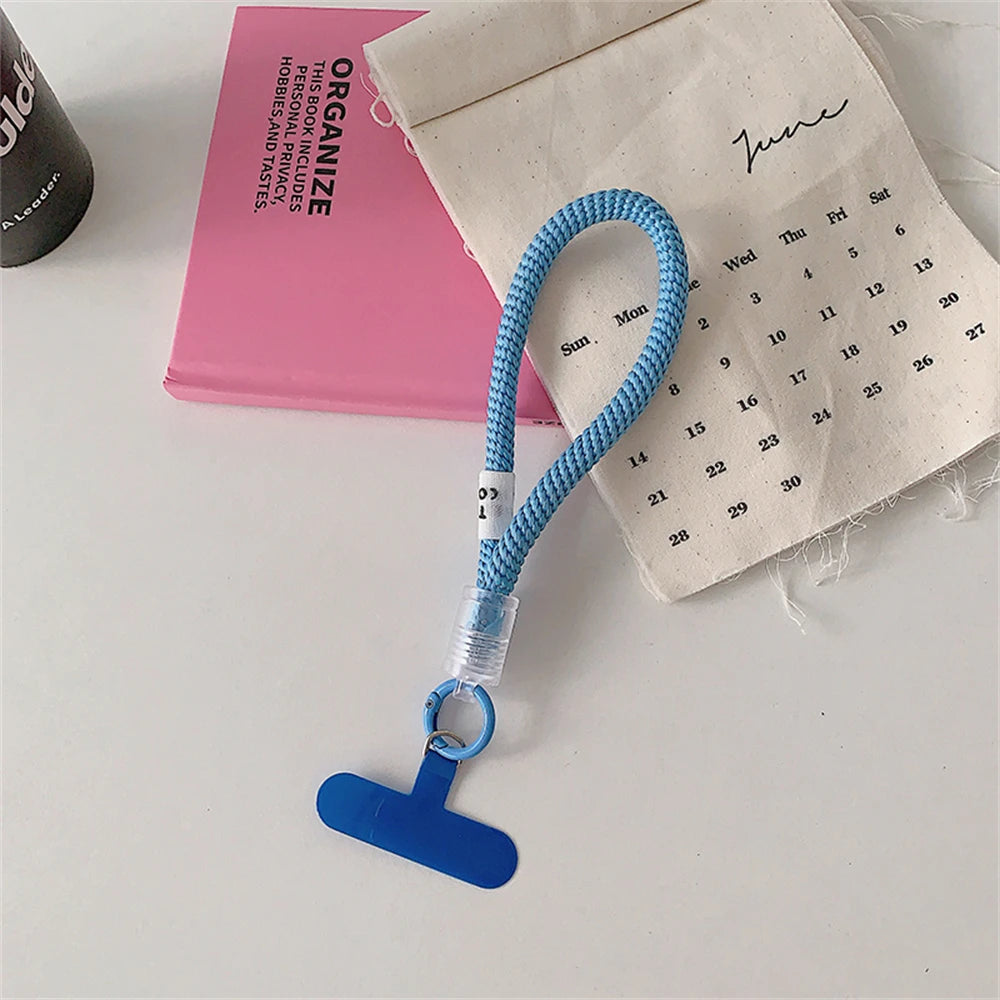 🎀 Lanyard Trenzado Estiloso – Correa con cadena, anillo y parche desmontable para sujetar el celular con glamour