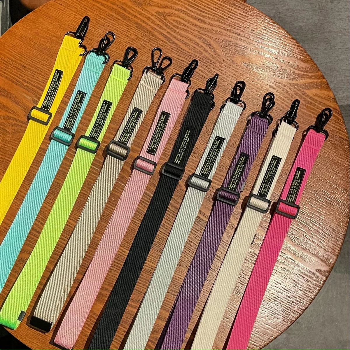 🎀 Lanyard largo cruzado elegante – Correa ajustable para cuello con diseño anticaída