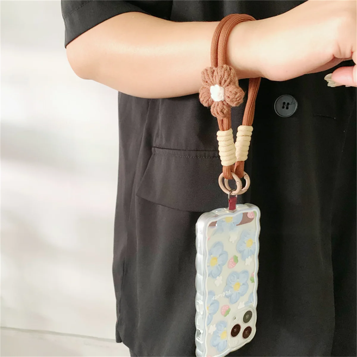 🎀 Lanyard con flor tejida 3D – Correa de cuerda trenzada para celular y llavero, estilo DIY cute