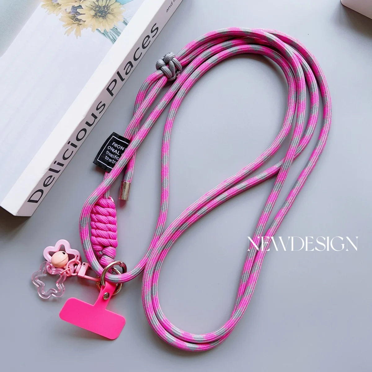 🎀 Lanyard con diseño de cuadros – Correa acrílica universal cruzada con cuerda para cuello anticaída