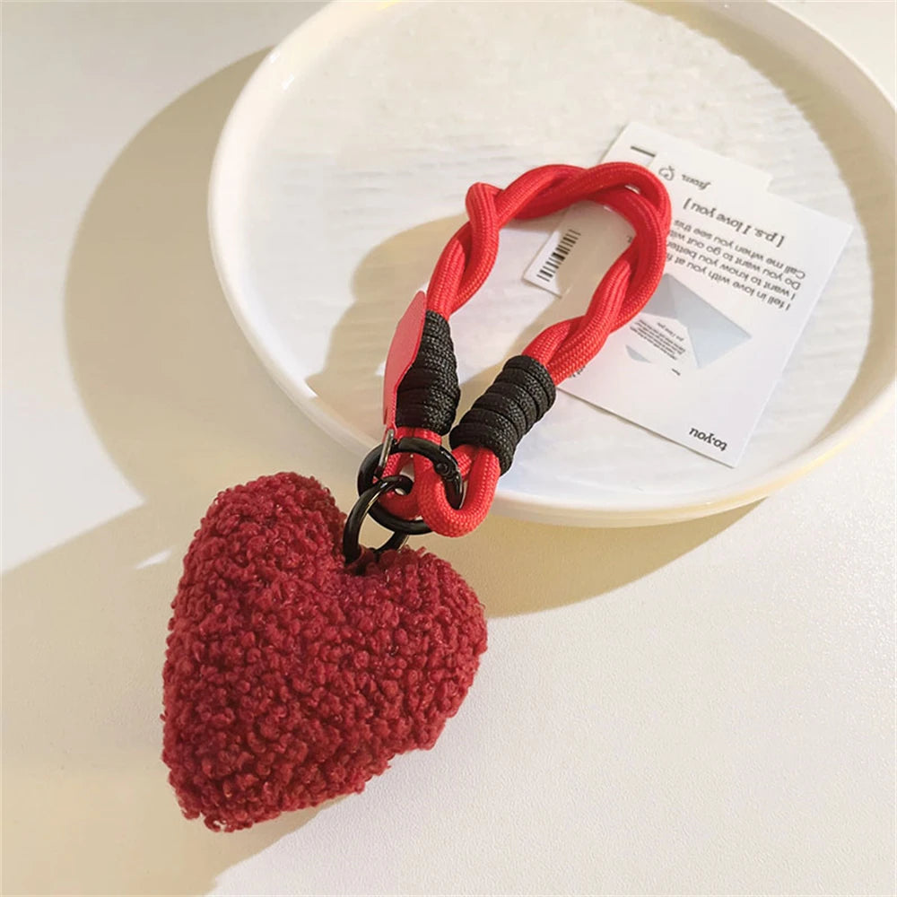 🎀 Lanyard de Peluche con Corazón – Colgante estilo mesh con tiras trenzadas, llavero y correa para celular o bolso