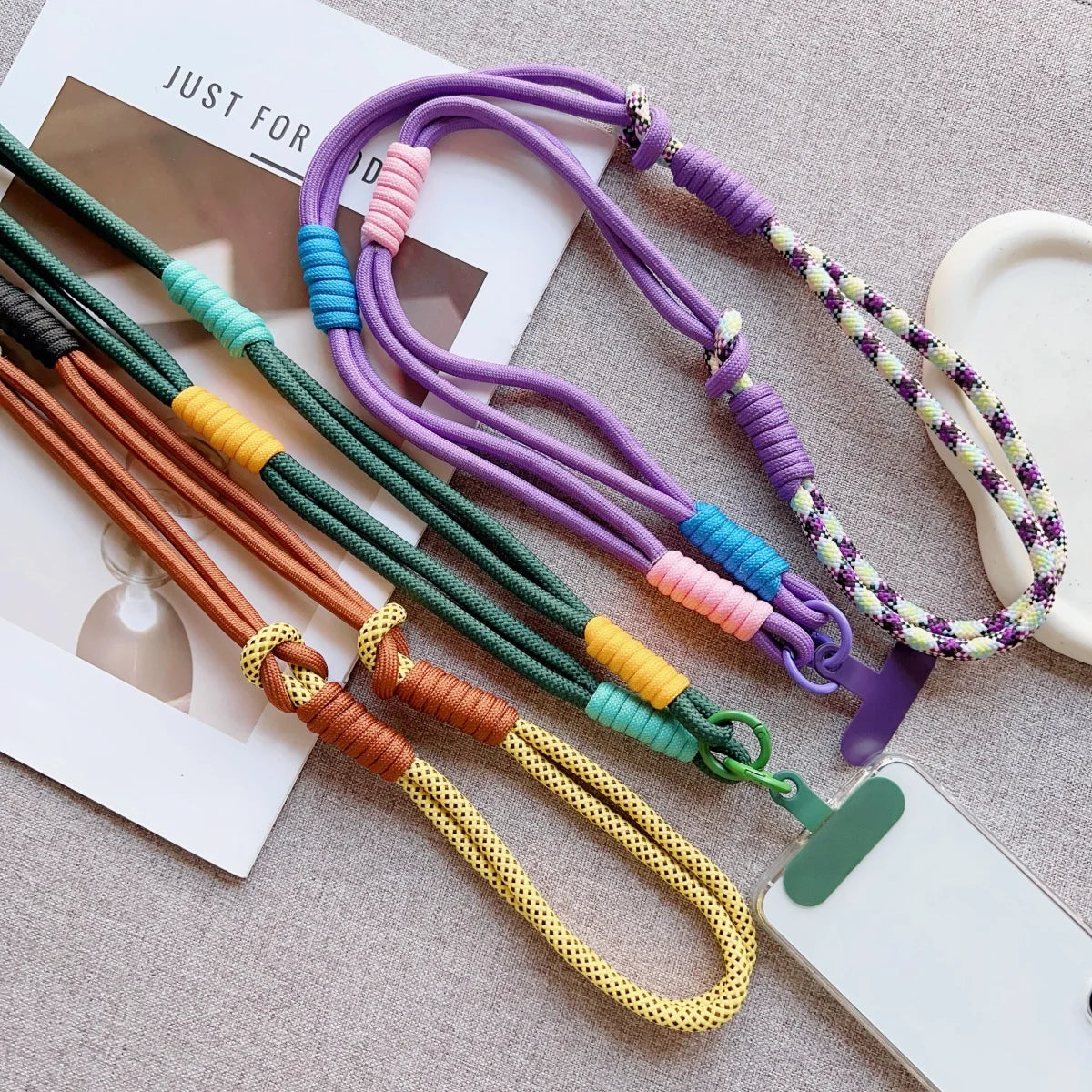🎀 Lanyard Cute Bicolor – Correa cruzada de exterior para celular con clip, anti pérdida, con estilo moderno y femenino