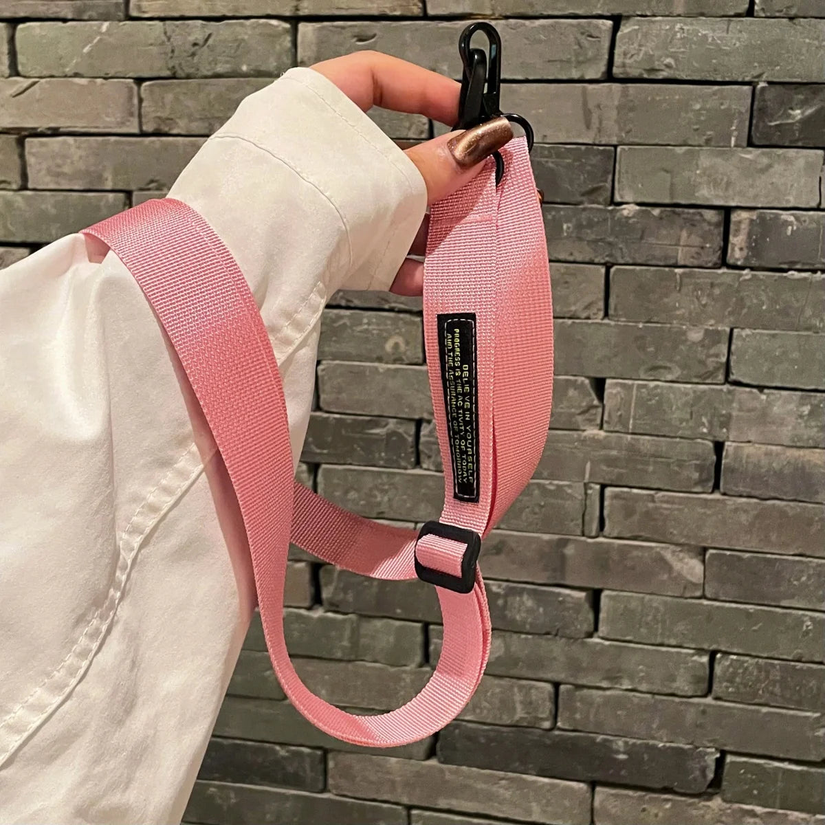 🎀 Lanyard largo cruzado elegante – Correa ajustable para cuello con diseño anticaída