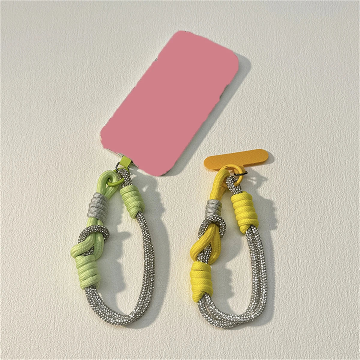 🎀 Lanyard con Cristales Brillantes – Correa elegante con anillo y parche desmontable para sujetar el celular con estilo