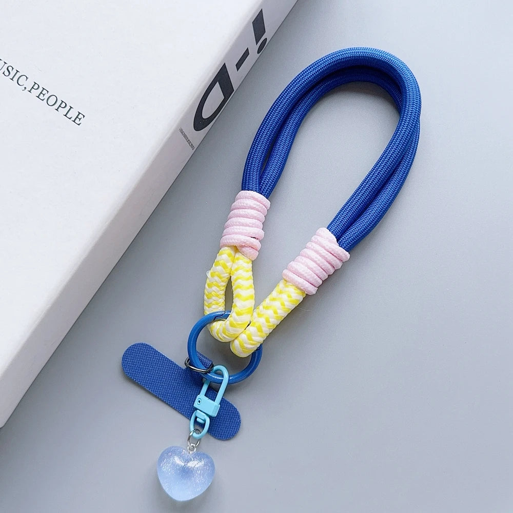 🎀 Correa Trenzada con Corazón – Lanyard con cadena colgante, anillo y parche desmontable, ideal para celular, lindo y práctico