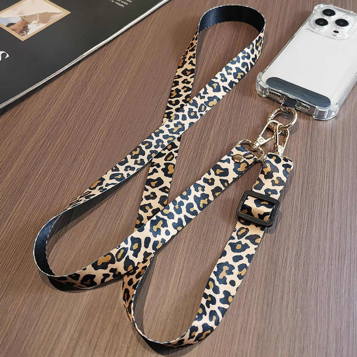 🎀 Lanyard con estampado de leopardo – Correa ajustable para celular, anticaída