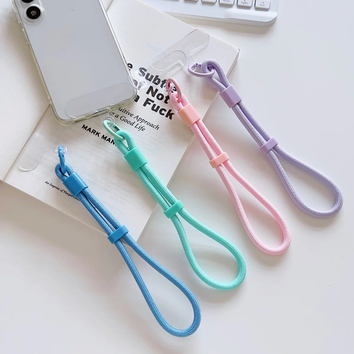 🎀 Lanyard Silicona Pastel – Correa corta y ajustable tipo pulsera, colores dulces, clip universal anti pérdida para celular
