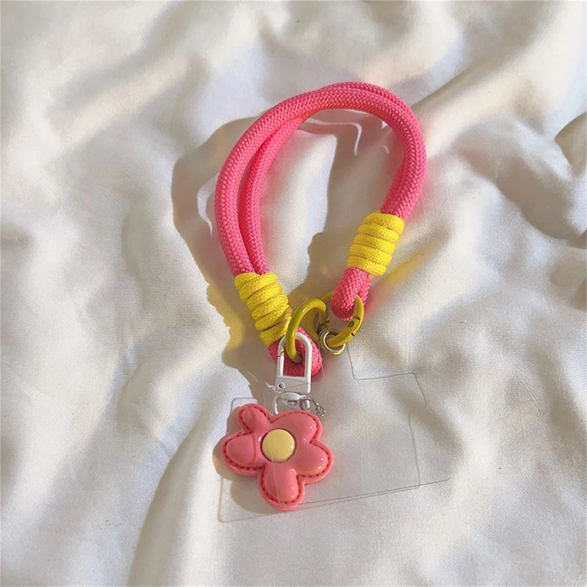 🎀 Correa con flor de cuero – Lanyard con cadena y anillo, parche desmontable para celular