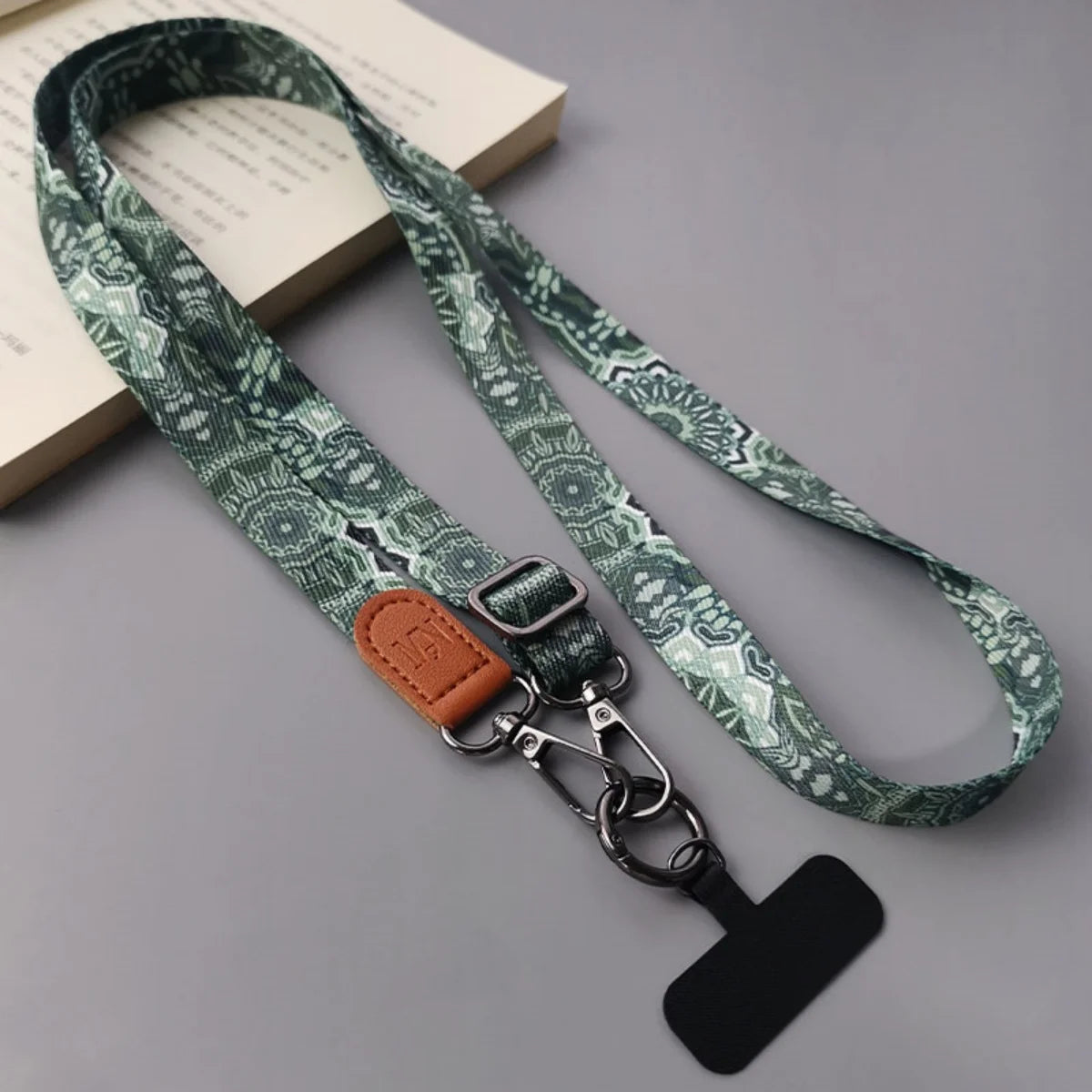 🎀 Lanyard Retro Totem – Cinta para el cuello con diseño tribal, ideal para llaves, USB, celular o gafete, regalo especial
