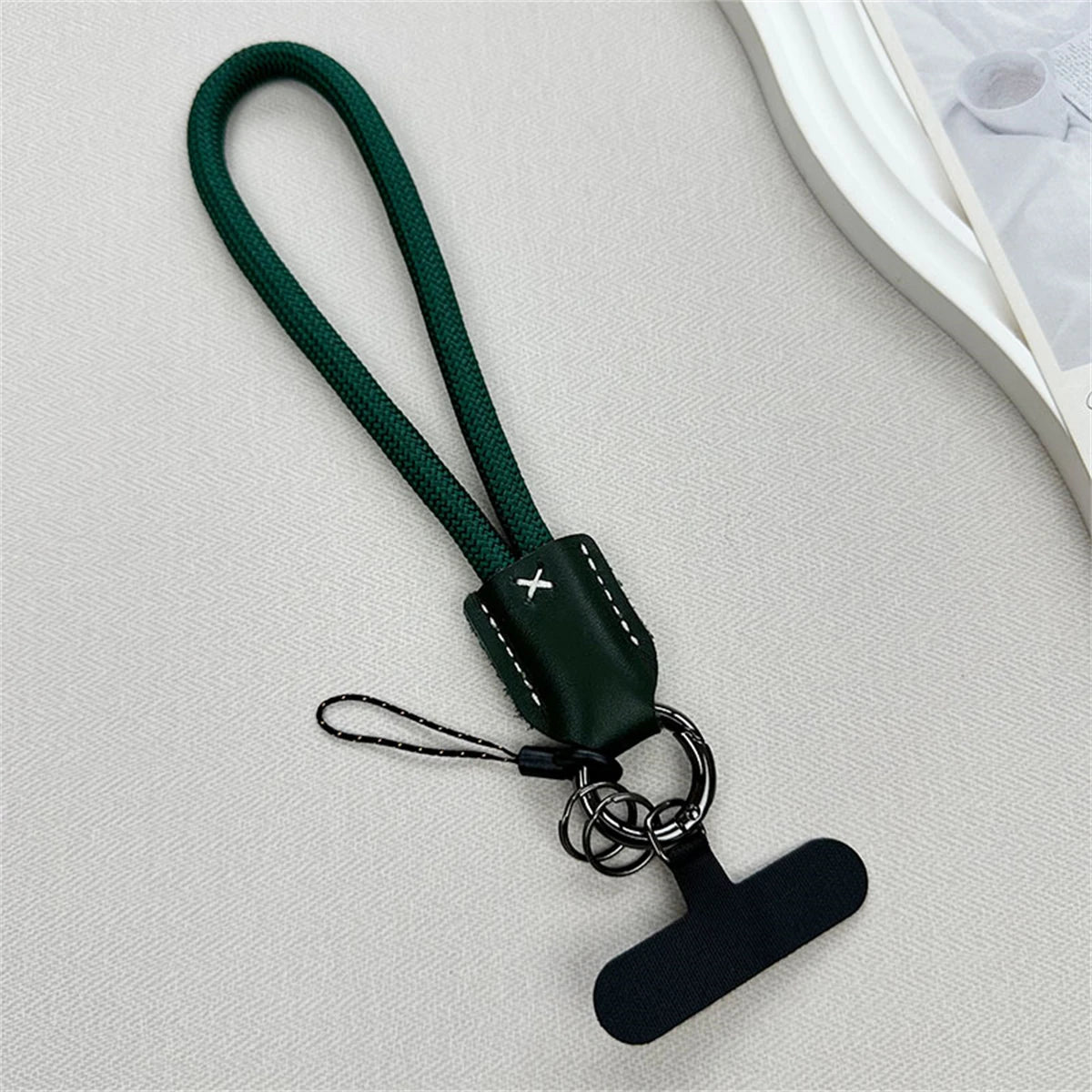 🎀 Lanyard Corto de Nylon y Cuero – Pulsera trenzada anticaídas con clip, cuerda decorativa para funda de celular