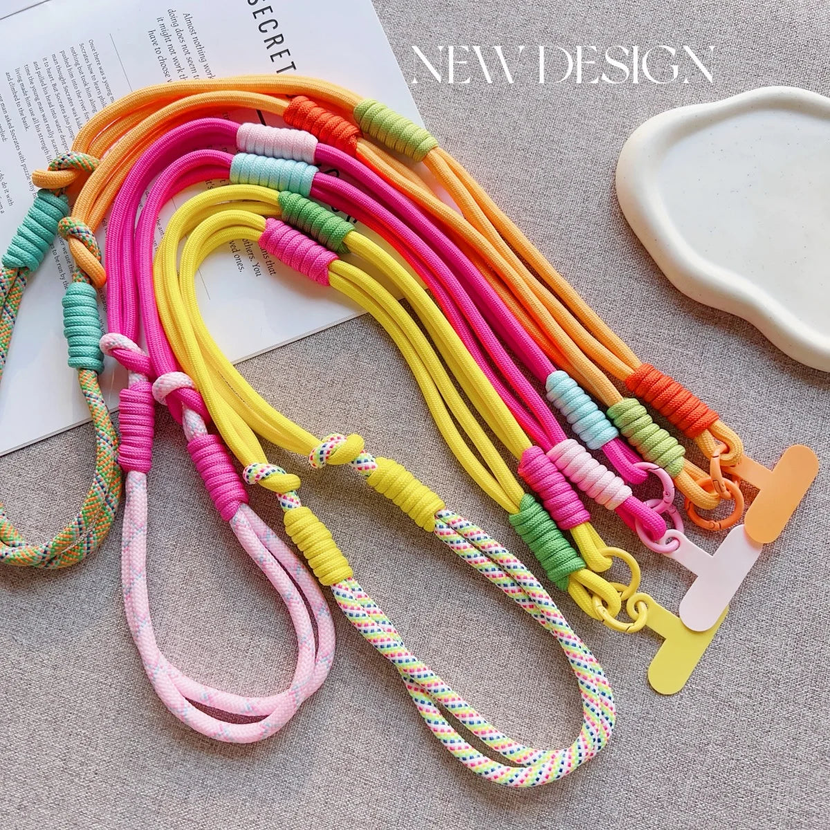 🎀 Lanyard Cute Bicolor – Correa cruzada de exterior para celular con clip, anti pérdida, con estilo moderno y femenino