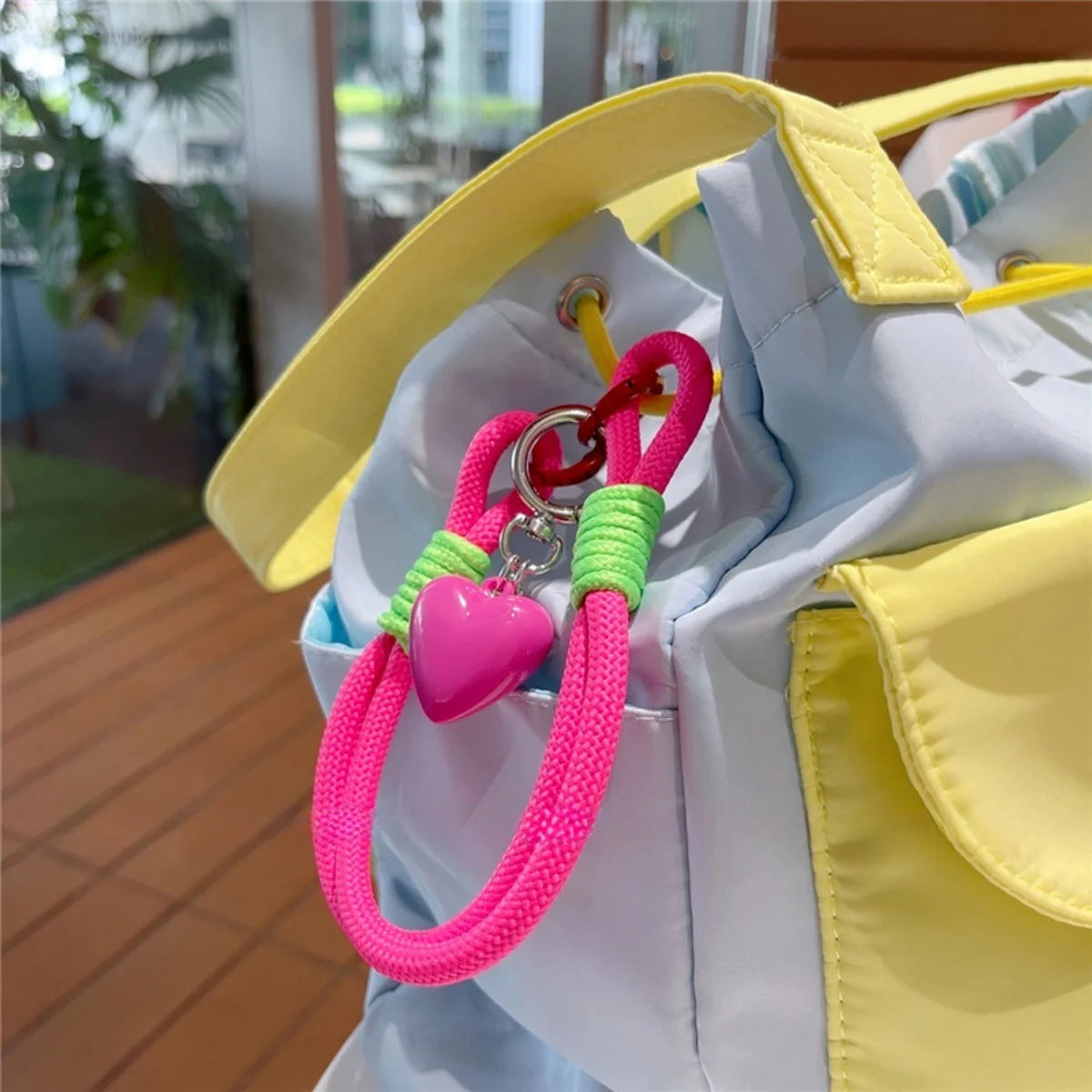 🎀 Lanyard con corazón 3D – Correa tejida con charm para celular o bolso, estilo coreano