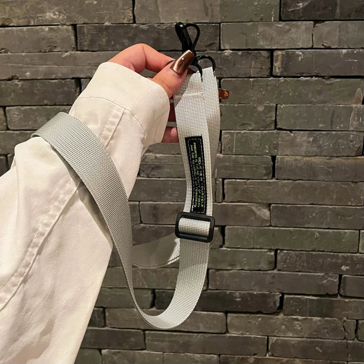 🎀 Lanyard largo cruzado elegante – Correa ajustable para cuello con diseño anticaída