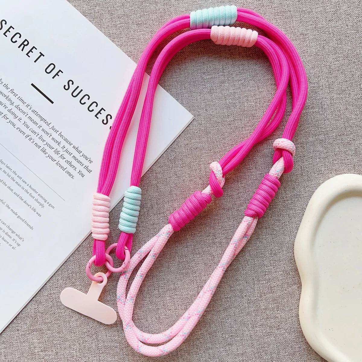 🎀 Lanyard Cute Bicolor – Correa cruzada de exterior para celular con clip, anti pérdida, con estilo moderno y femenino