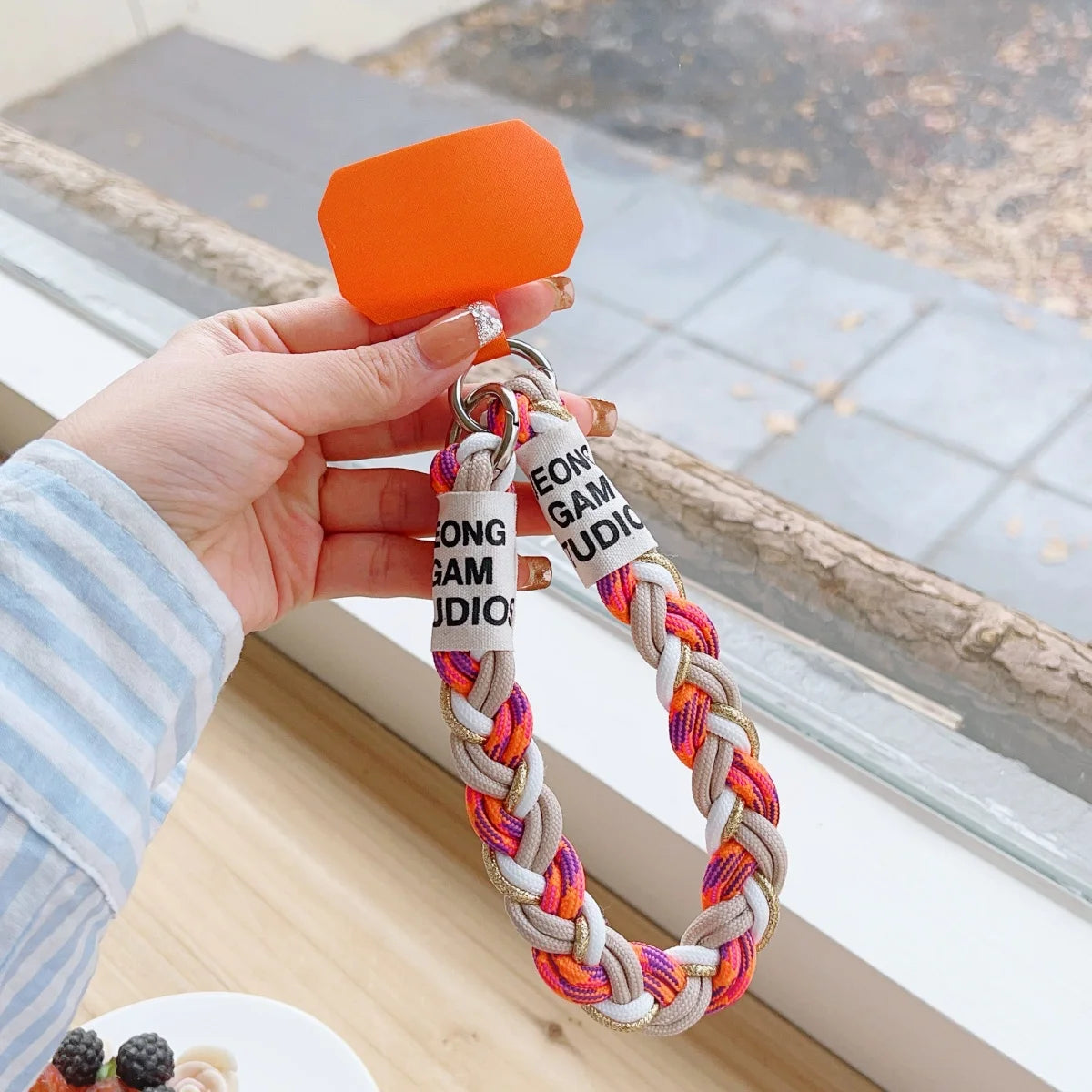 🎀 Correa Tejida con Hilo Dorado – Lanyard colorido y cute, para celular o pantalones, con diseño brillante y anti pérdida