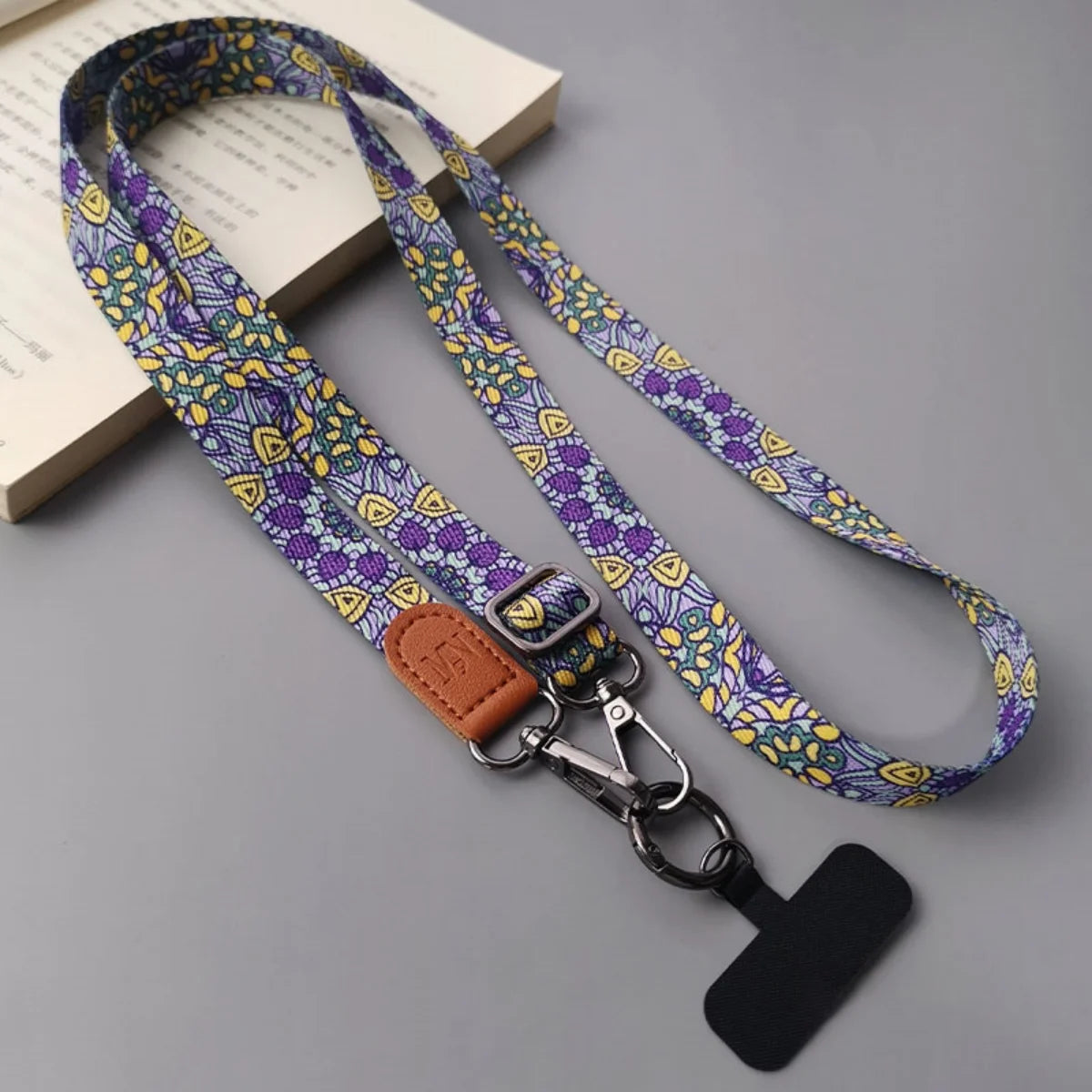 🎀 Lanyard Retro Totem – Cinta para el cuello con diseño tribal, ideal para llaves, USB, celular o gafete, regalo especial