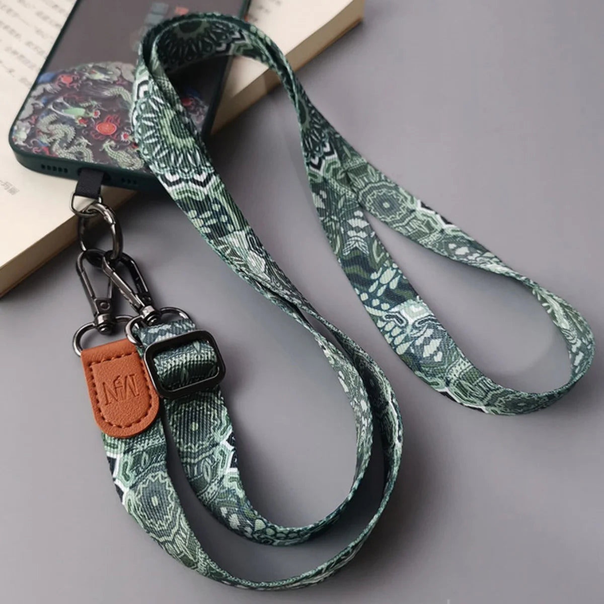 🎀 Lanyard Retro Totem – Cinta para el cuello con diseño tribal, ideal para llaves, USB, celular o gafete, regalo especial