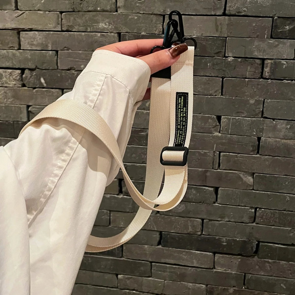 🎀 Lanyard largo cruzado elegante – Correa ajustable para cuello con diseño anticaída