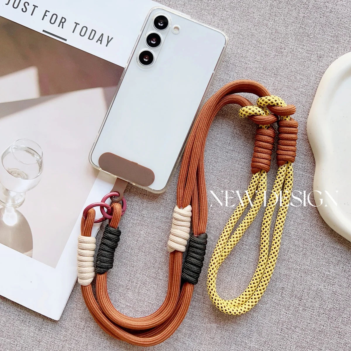 🎀 Lanyard Cute Bicolor – Correa cruzada de exterior para celular con clip, anti pérdida, con estilo moderno y femenino