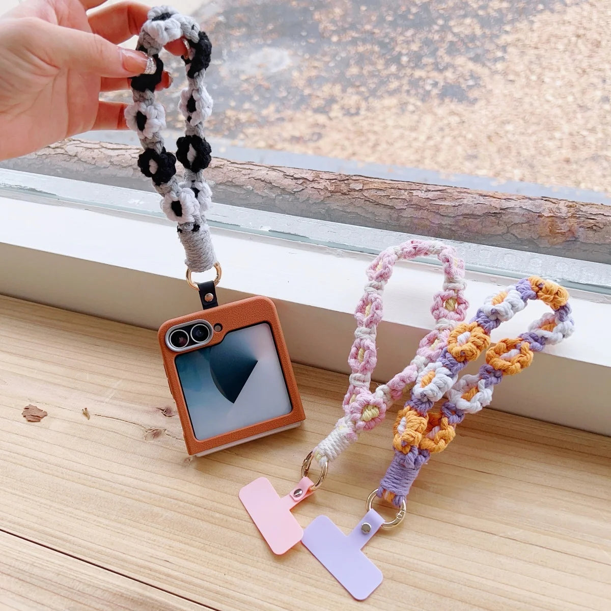 🎀 Correa de Flores Tejidas Coloridas – Lanyard decorativo para celular, llaves o pantalones, con estilo y función anti pérdida