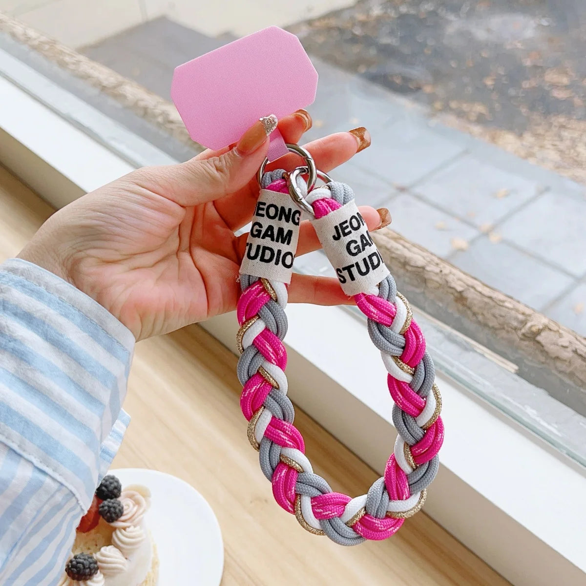 🎀 Correa Tejida con Hilo Dorado – Lanyard colorido y cute, para celular o pantalones, con diseño brillante y anti pérdida