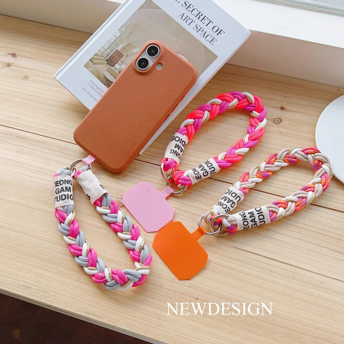 🎀 Correa Tejida con Hilo Dorado – Lanyard colorido y cute, para celular o pantalones, con diseño brillante y anti pérdida