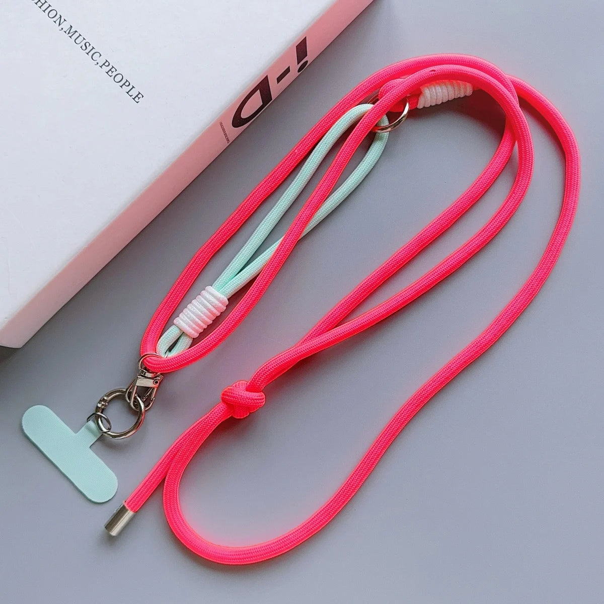 🎀 Lanyard de Telar Colorido – Correa deportiva y de moda para celular, diseño largo con colgante y estilo vibrante
