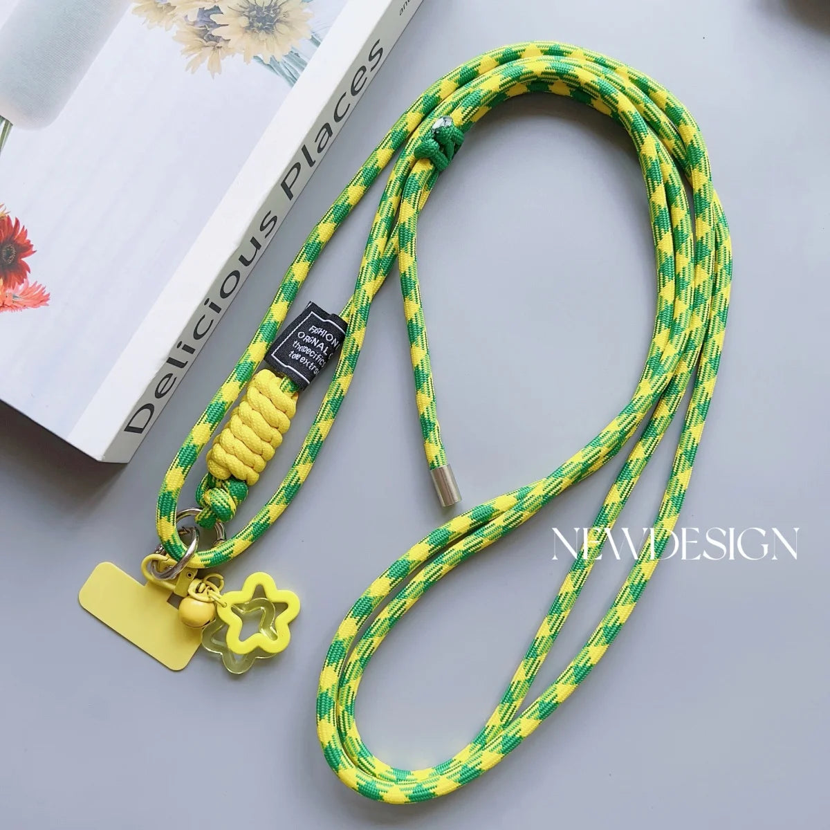 🎀 Lanyard con diseño de cuadros – Correa acrílica universal cruzada con cuerda para cuello anticaída