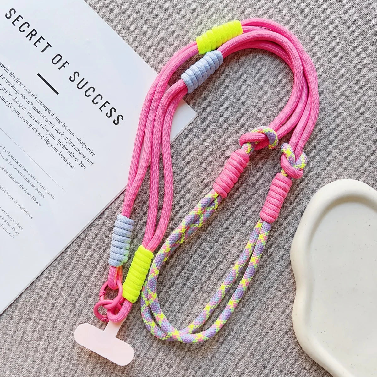🎀 Lanyard Cute Bicolor – Correa cruzada de exterior para celular con clip, anti pérdida, con estilo moderno y femenino