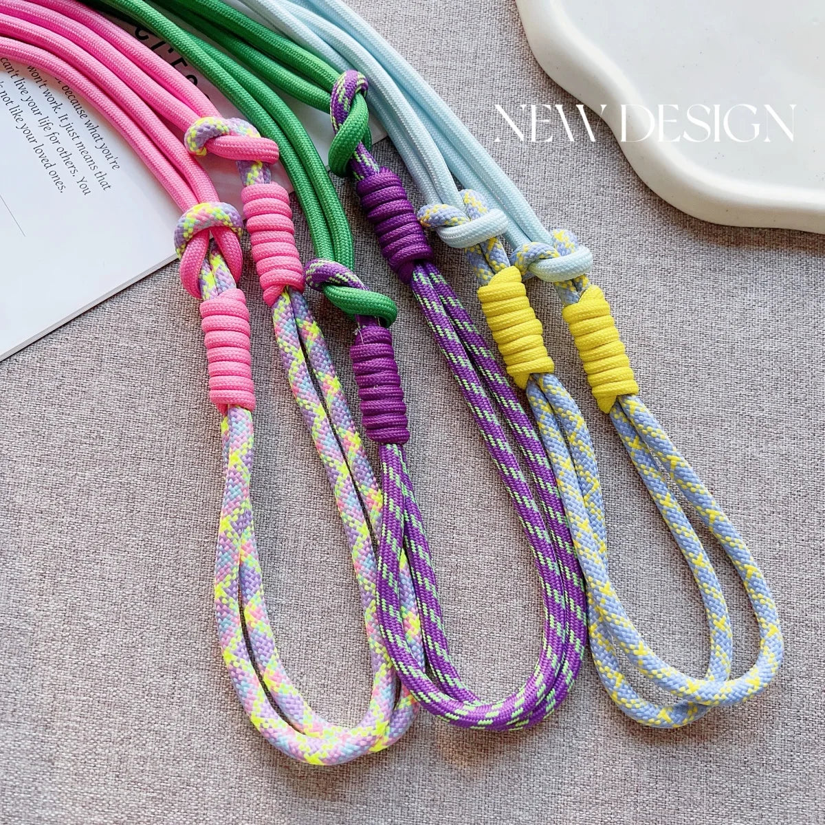 🎀 Lanyard Cute Bicolor – Correa cruzada de exterior para celular con clip, anti pérdida, con estilo moderno y femenino