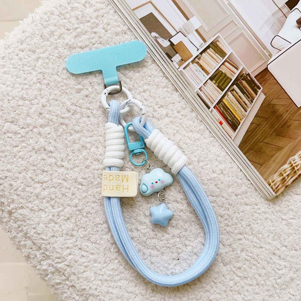 🎀 Lanyard con colgante de nube 3D – Correa de mano ajustable corta y cute, clip universal anticaída
